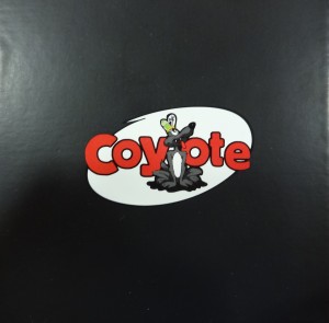 Le haut de la boîte cubique du jeu